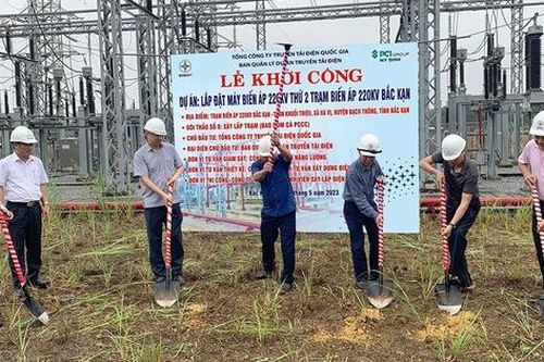 Thi công dự án truyền tải bảo đảm điện cho tỉnh Bắc Kạn