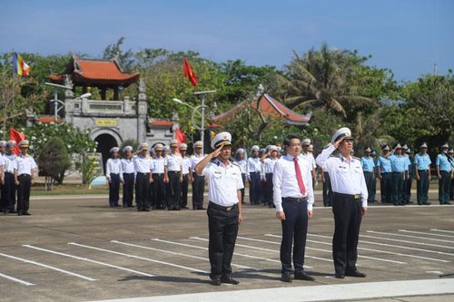 Hà Nội-Trường Sa luôn thật gần...