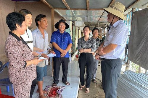 Cà Mau hỗ trợ nhà dân bị sạt lở