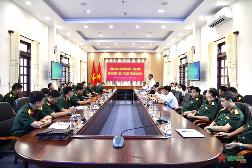 Đoàn công tác Quân đoàn 4 thăm và làm việc với Bộ tư lệnh Vùng 5 Hải quân