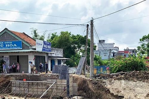 Sụt lở đất khi thi công cầu, 1 phụ nữ tử vong