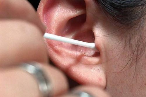 Nam thanh niên ù tai cả đời vì thói quen nhiều người vẫn làm