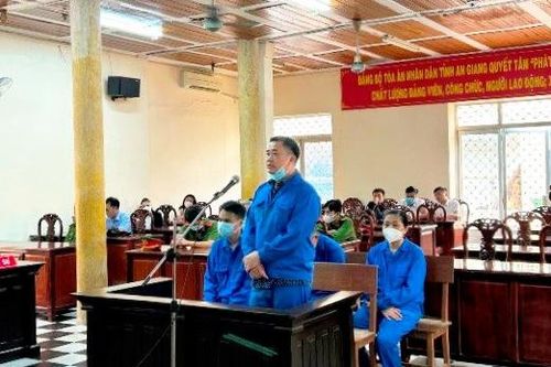 Tuyên án nhóm người 'lừa chạy điều chuyển' giám đốc công an tỉnh