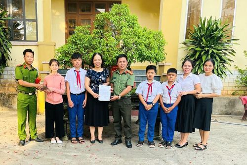 Công an khen ngợi hành động đẹp của 3 học sinh Quảng Trị