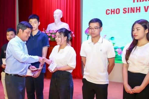 Quỹ 'Ước mơ xanh' của báo Nhà báo & Công luận đến với sinh viên Học viện Báo chí & Tuyên tuyền