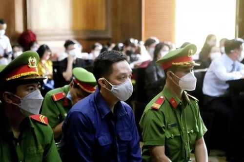 Cha ruột bé gái 8 tuổi bị bạo hành không có vai trò đồng phạm về tội 'Giết người'