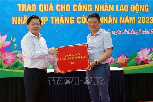 Trao quà cho công nhân, lao động có hoàn cảnh khó khăn tại Thái Bình