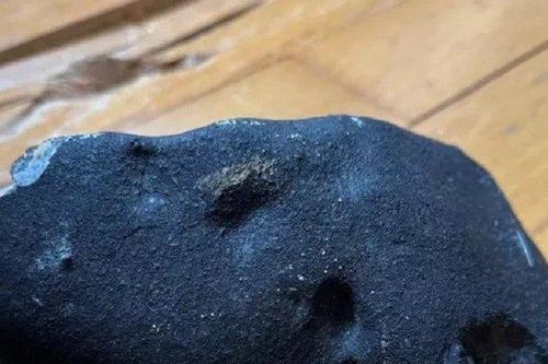 Phát hiện vật thể 'lạ' rơi xuống một ngôi nhà ở Mỹ nghi là thiên thạch