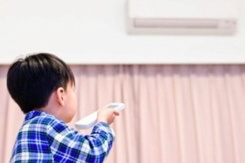 Sai lầm khi dùng điều hòa khiến trẻ bị méo miệng, mắt nhắm không kín