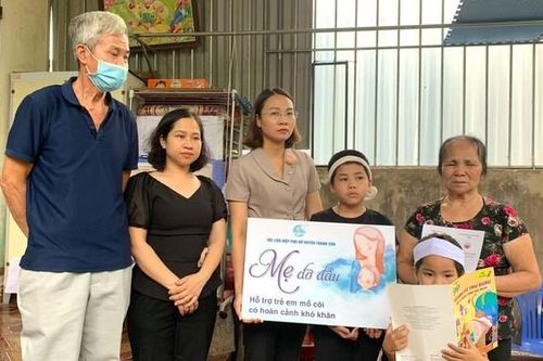 Phú Thọ: Hội LHPN huyện Thanh Sơn nhận đỡ đầu 2 con của cô giáo tử nạn tại Hà Giang
