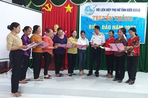 Kiên Giang: Truyền thông về biển, đảo cho hơn 300 cán bộ, hội viên, phụ nữ