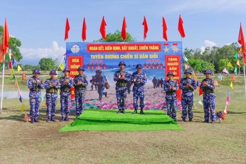 Lữ đoàn 101 kiểm tra bắn tập tổng hợp cho chiến sĩ mới