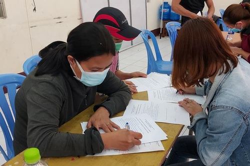 Có phải ký lại hợp đồng cho người lao động khi có quy định mới không?