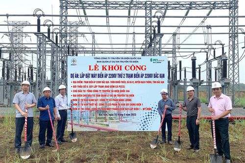 Thi công dự án truyền tải bảo đảm điện cho tỉnh Bắc Kạn