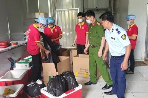 Phát hiện 5 tạ đùi gà, gà ủ muối không nguồn gốc