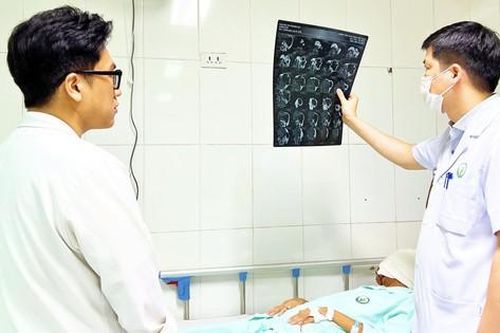 Phẫu thuật thành công giúp nữ bệnh nhân trút bỏ khối u khổng lồ vùng mặt