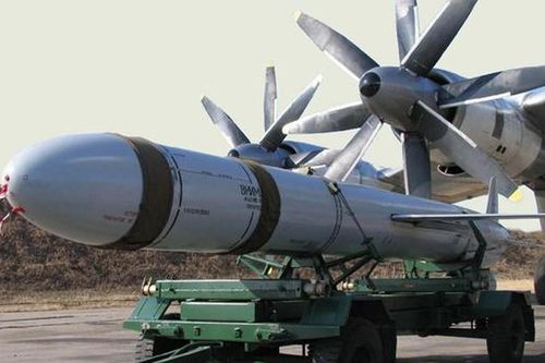 Vật thể lạ rơi xuống Ba Lan có thể là tên lửa hành trình Kh-55 bay lạc?