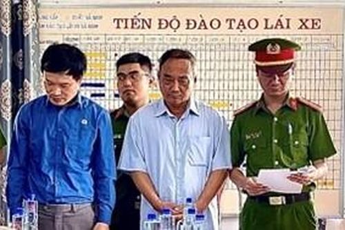 Bắt Hiệu trưởng Trường trung cấp kinh tế, kỹ thuật Hà Nam