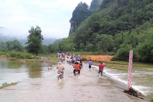 Liều mình băng qua đập tràn chảy xiết, nữ công nhân bị đuối nước thương tâm