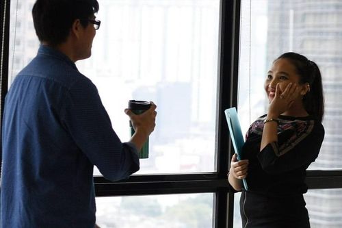 Vì sao không nên cố làm thân với sếp?