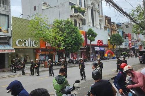 Cảnh sát bao vây nhà trùm giang hồ Tuấn 'thần đèn' ở Thanh Hóa
