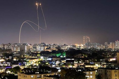 Israel đáp trả dữ dội sau 'trận mưa rocket'