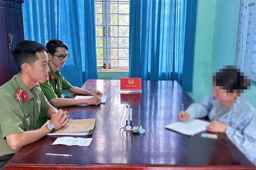Xử phạt người phụ nữ ở Kon Tum báo chốt đo nồng độ cồn