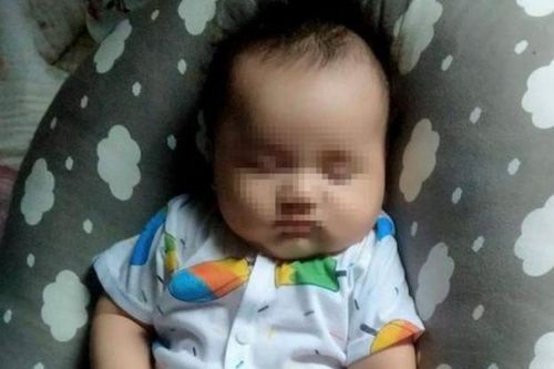 Bé trai nặng 5kg bị bỏ rơi trên cầu tại Thừa Thiên - Huế