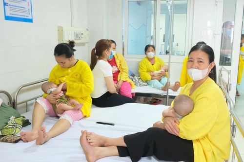 Ai chịu trách nhiệm vụ tiêm vắc xin hết hạn cho trẻ ở Thanh Hóa?