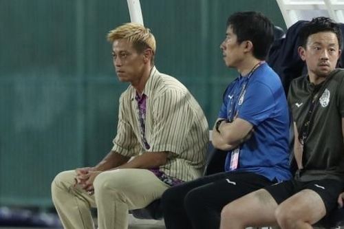 HLV Keisuke Honda chia tay khi U22 Campuchia xếp thứ 3 vòng bảng bóng đá nam SEA Games 32