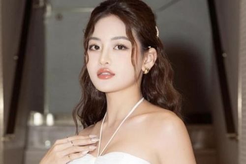 Siêu mẫu Hà Anh, Trương Ngọc Ánh và dàn người đẹp mặc sexy 'đổ bộ' show diễn thời trang