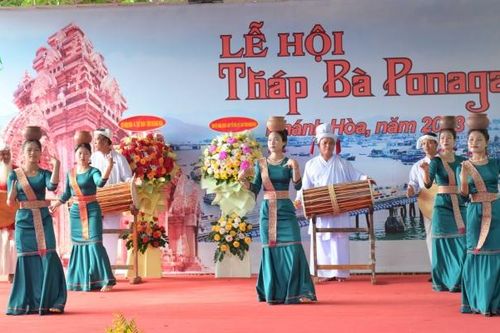 Lễ hội Tháp Bà Ponagar năm 2023 đón hàng nghìn du khách