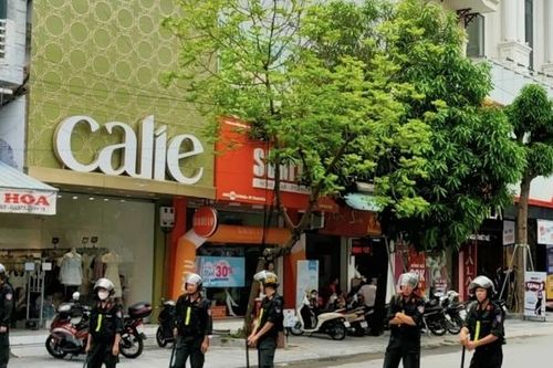 Thanh Hóa: Công an đồng loạt khám xét nhà riêng của Tuấn 'thần đèn' và Mạnh 'gỗ'