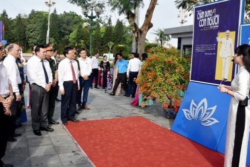 Trưng bày chuyên đề 'Hồ Chí Minh - chân dung một con người'