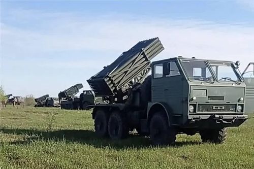 Hệ thống tên lửa phóng loạt APR-40 của Romania lần đầu xuất hiện trong biên chế quân đội Ukraine