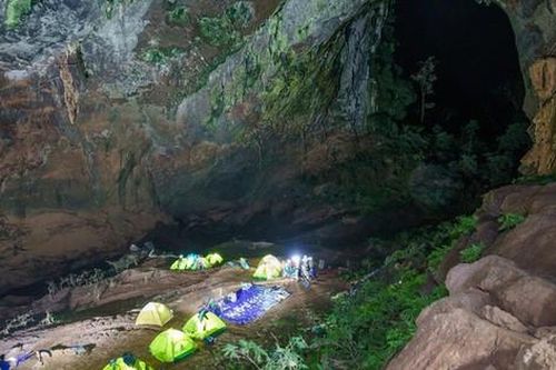 Nữ du khách tố bị hướng dẫn viên quấy rối, xin vào lều 'ngủ cùng'