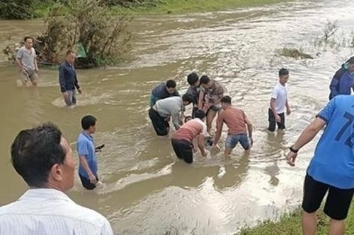 Lũ về bất thường, một phụ nữ ở Thanh Hóa bị nước cuốn tử vong