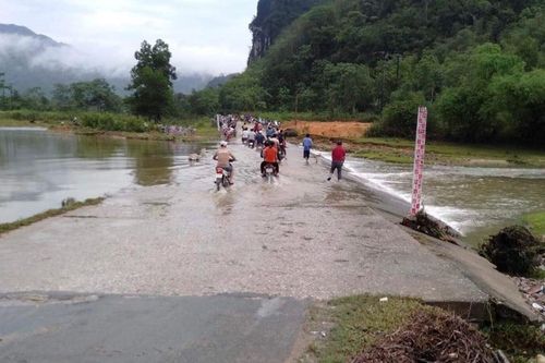 Người phụ nữ bị nước cuốn tử vong khi qua đập tràn