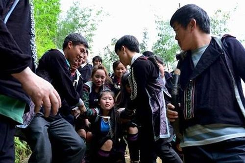Tục bắt vợ: chẳng của riêng ai
