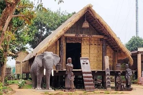 Lặng lẽ nhà dài...