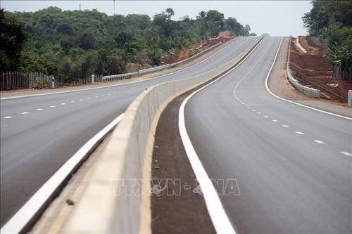 Bình Thuận: Đề nghị xử lý nghiêm ô tô, xe máy chạy ngược chiều trên cao tốc
