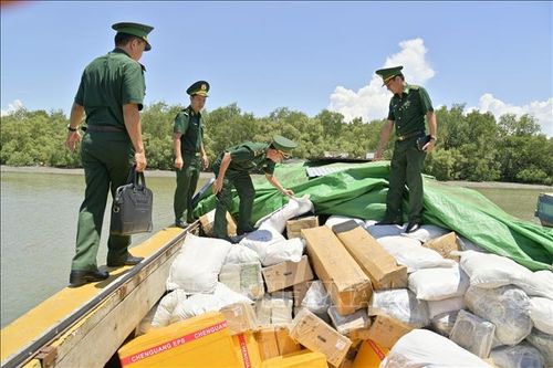 Phát hiện tàu vận chuyển hàng hóa vô chủ
