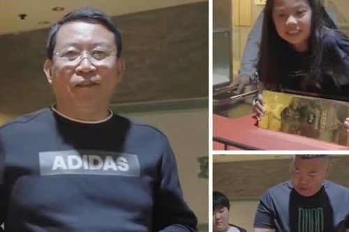 Trung Quốc: Tặng ngay khối vàng 25kg cho ai nâng và giữ được bằng một tay