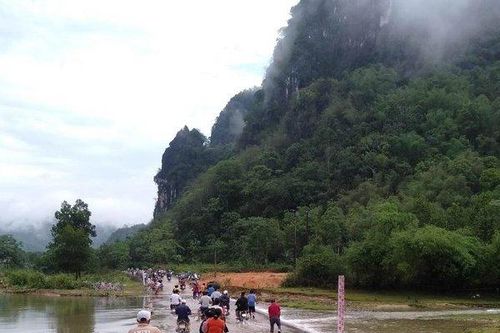 Nữ công nhân bị nước lũ cuốn tử vong khi đi qua tràn trong đêm
