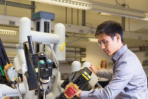 10 ngành nghề phát triển nhanh và dễ bị đào thải nhất trong vòng 5 năm tới