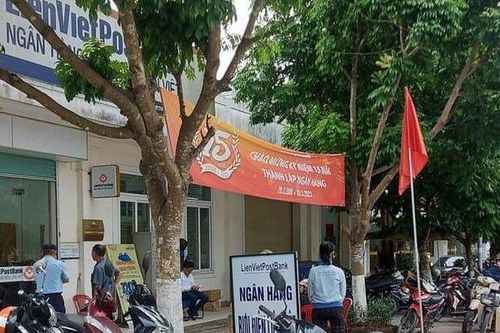 Điều tra vụ tin đồn ngân hàng vỡ nợ khiến người dân ồ ạt đi rút tiền