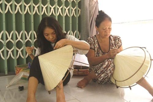 Cô học trò mồ côi và cụ già neo đơn cần giúp đỡ