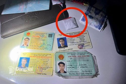 Truy đuổi lái xe bỏ chạy, cảnh sát giao thông phát hiện tàng trữ ma túy