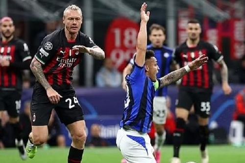 Các cựu danh thủ Anh 'mâu thuân' về trận derby thành Milan tại Champions league