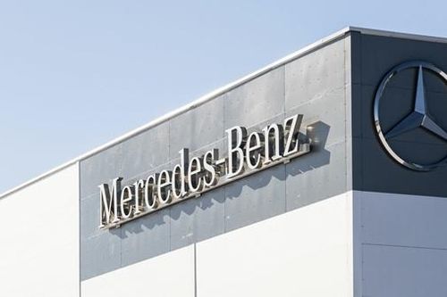 Nổ súng tại nhà máy Mercedes-Benz